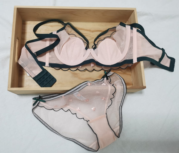 HLS Three-dimensional Embroidery Crystal Cup Bra & Pantie Set.